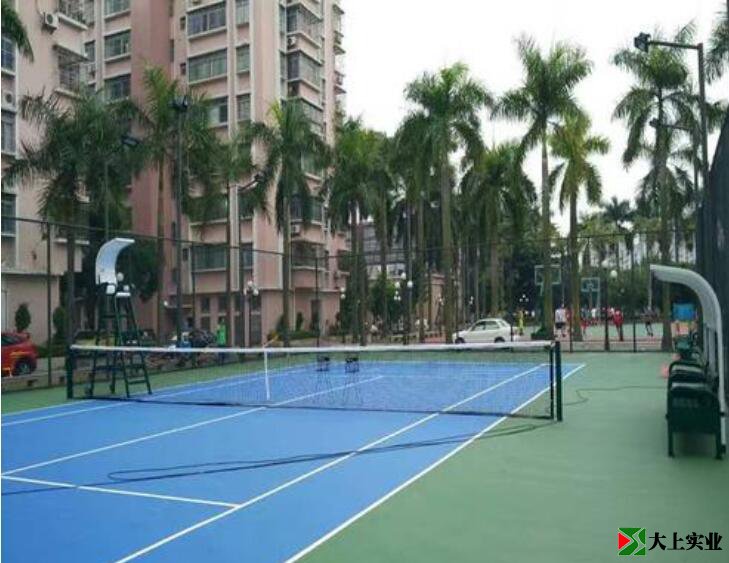 小區(qū)網(wǎng)球場(chǎng)