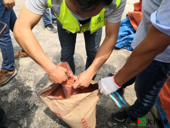 “彩色顆粒”抽樣現(xiàn)場