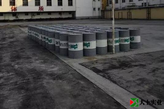 塑膠跑道材料進(jìn)場(chǎng)