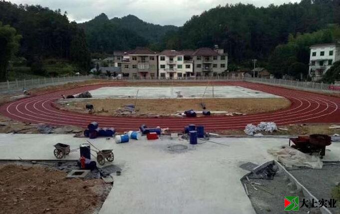 塑膠跑道施工前基礎(chǔ)養(yǎng)護