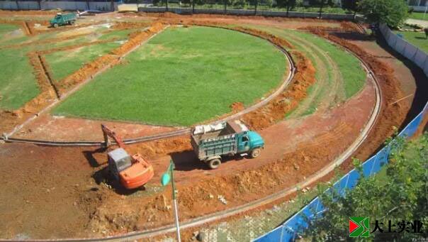 塑膠跑道排水系統(tǒng)開(kāi)挖