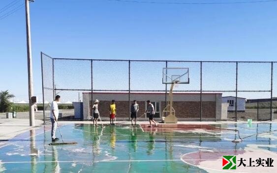 清洗籃球場(chǎng)