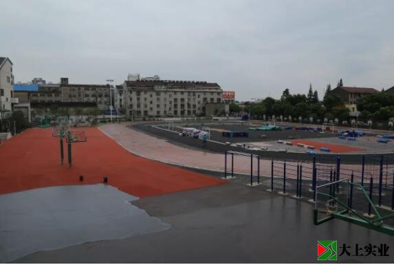 運(yùn)動(dòng)場施工現(xiàn)場全景