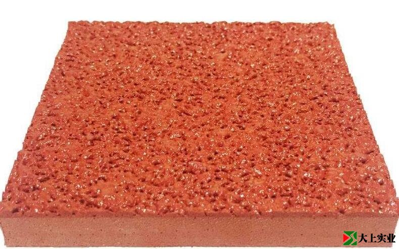 自結(jié)紋塑膠跑道