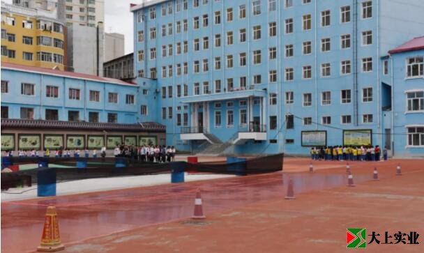 前進(jìn)村第二小學(xué)塑膠運(yùn)動(dòng)場(chǎng)鋪設(shè)