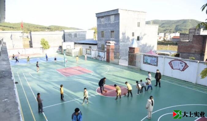 塑膠運(yùn)動(dòng)場(chǎng)