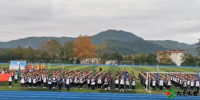 連城三中塑膠運(yùn)動(dòng)場(chǎng)建成后的第一次運(yùn)動(dòng)會(huì)