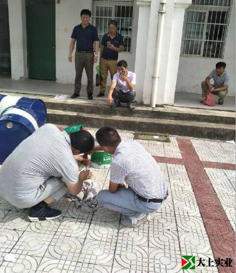 塑膠跑道紅色面漆取樣檢測(cè)