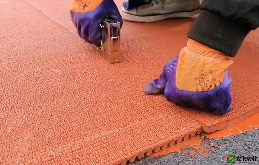 預(yù)制型橡膠跑道施工