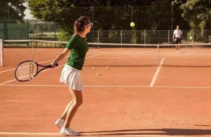 紅土網(wǎng)球場的特點