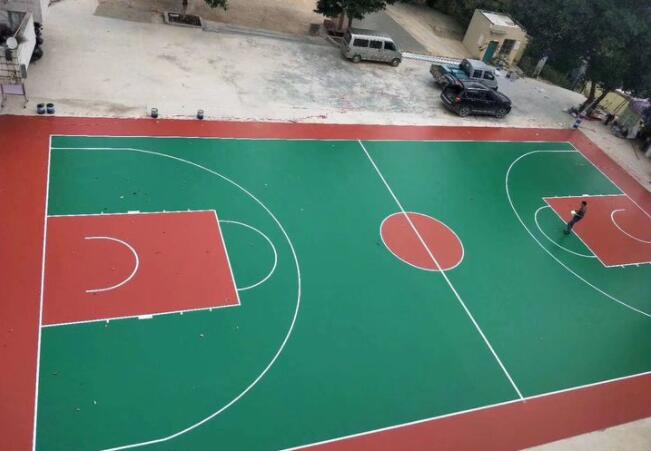 籃球場鋪地膠用硅PU一般多少錢？