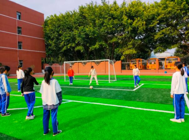 英姿颯爽的女同學也很棒！