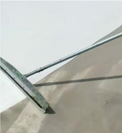 丙烯酸球場(chǎng)施工-刮涂中涂層