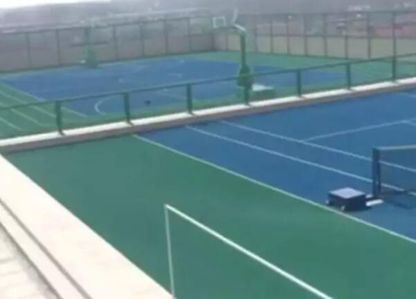 廠房樓頂籃球場(chǎng)