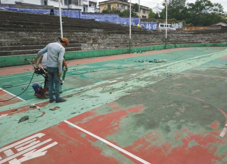 籃球場(chǎng)丙烯酸地面怎么鏟除