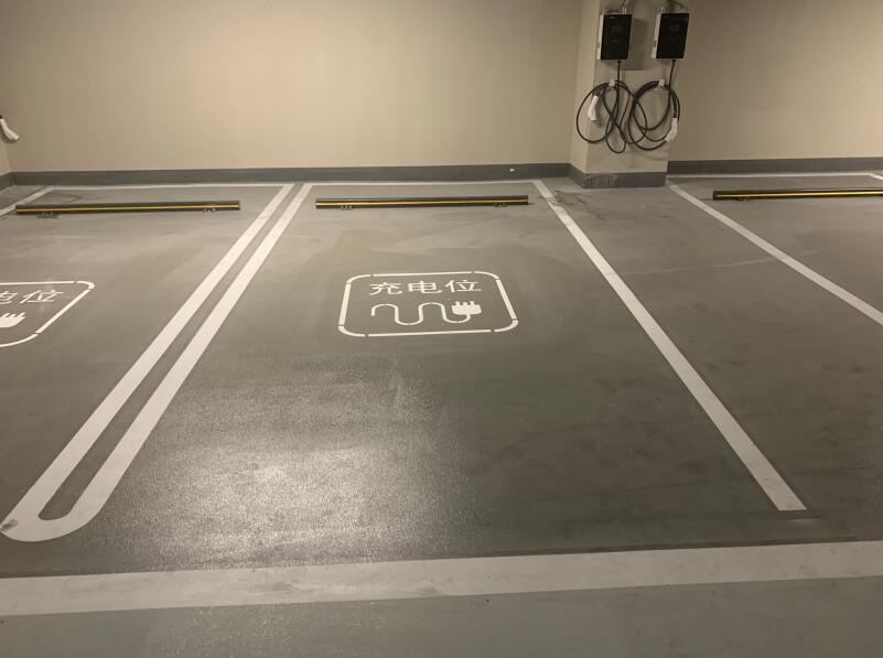 深國(guó)際頤灣府停車場(chǎng)地坪