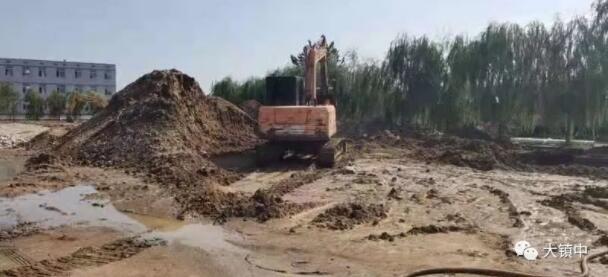 工程作業(yè)車施工現(xiàn)場