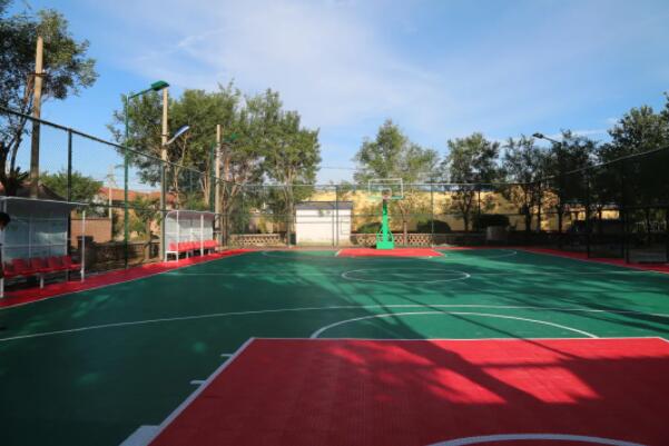 籃球場(chǎng)修復(fù)后