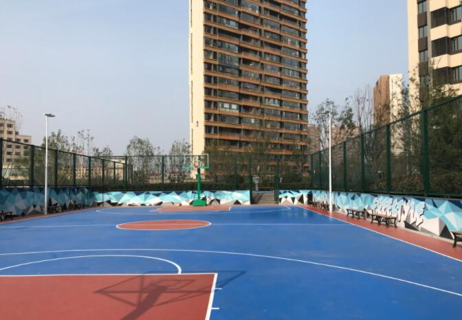 華潤威海灣九里，小區(qū)自帶海景籃球場