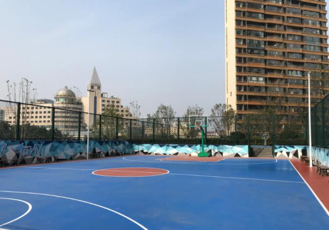 華潤威海灣九里，小區(qū)自帶海景籃球場