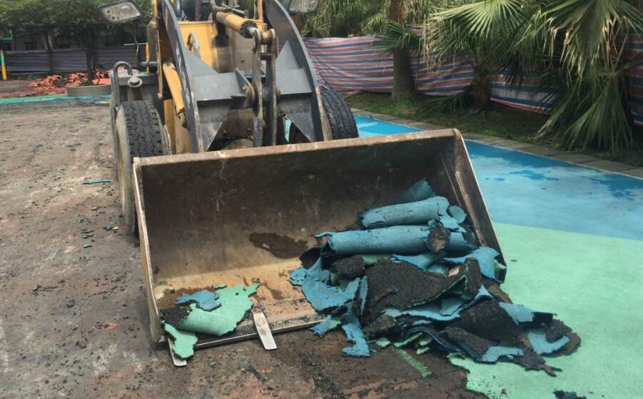 運(yùn)動場塑膠地面拆除施工