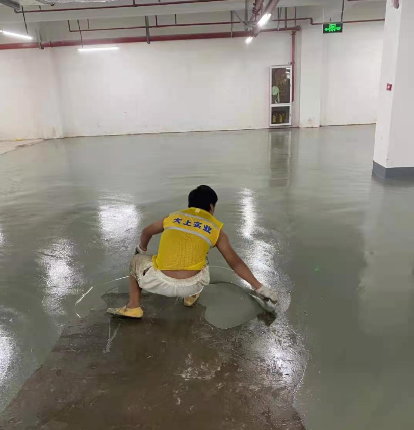 鹽田外國(guó)語(yǔ)學(xué)校地下停車場(chǎng)地坪漆項(xiàng)目