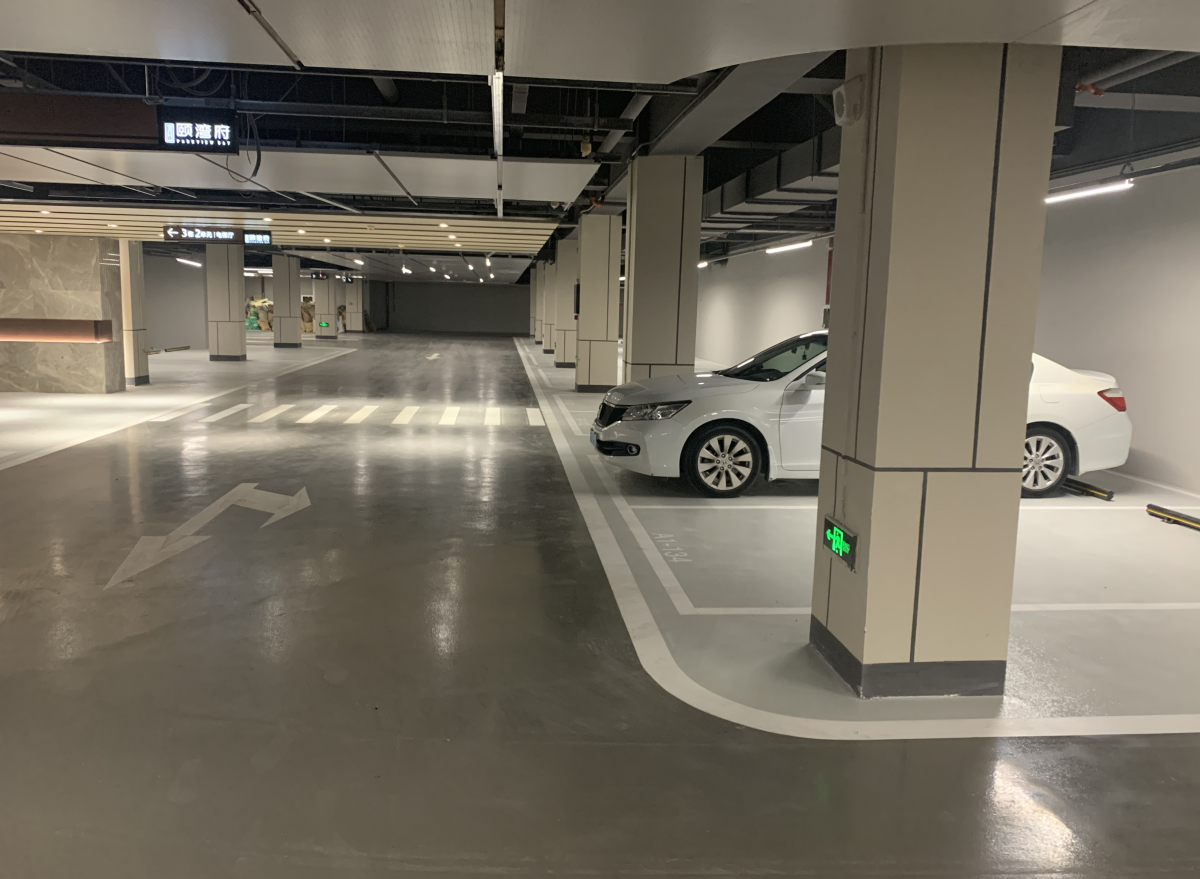 頤彎府地坪、劃線、交通設(shè)施安裝工程